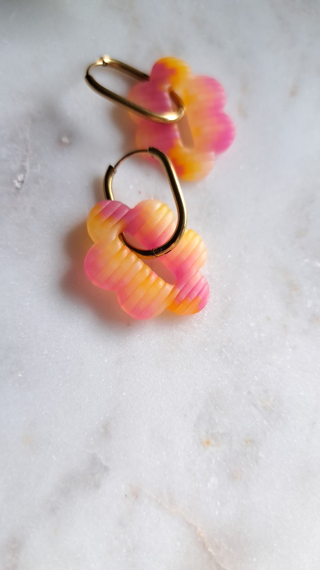kolczyki z masy plastycznej Kolorowe kolczyki kwiatki, złote zapięcia