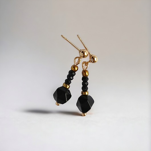 kolczyki z kamieniami Kolczyki GLAM : onyks, lawa, jadeit, hematyt : czarno - złote delikatne