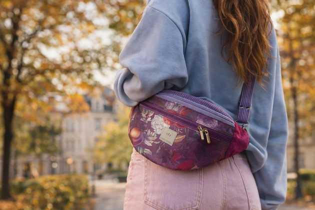 saszetka nerka Fioletowa nerka damska z figami XL Kavala