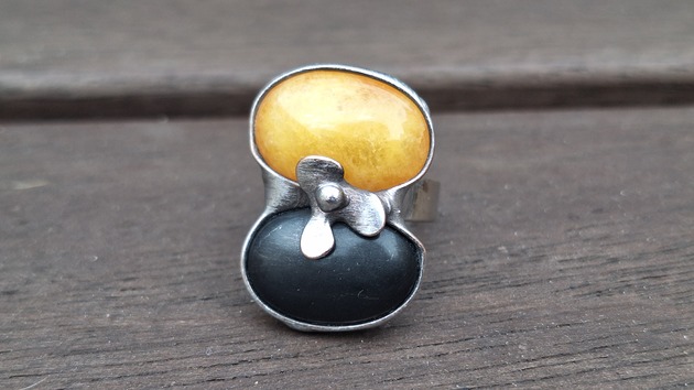 pierścionki - różne Pszczółka - pierścionek regulowany