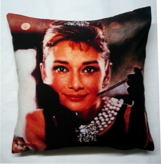 Poduszka z Audrey Hepburn Gaul Designs