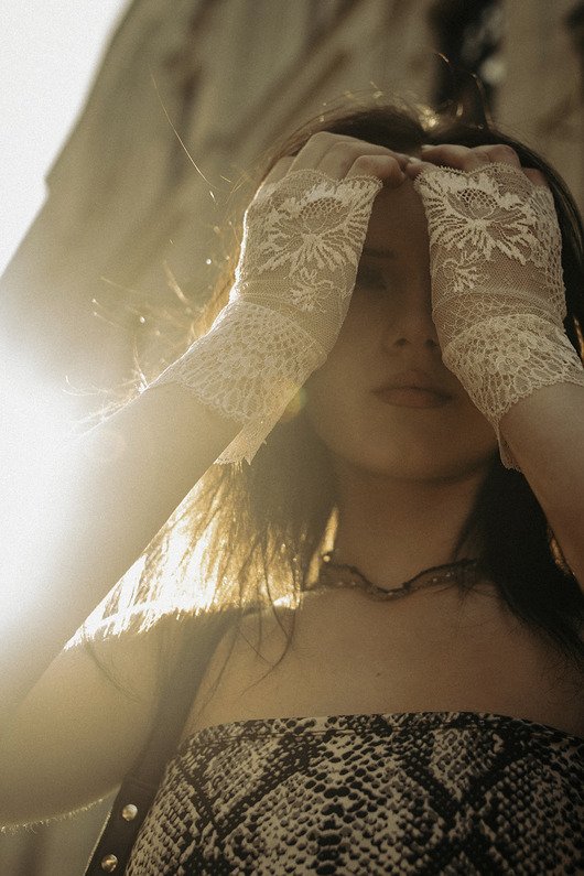 dodatki ślubne Koronkowe rękawiczki mitenki - Pudrowy Dotyk