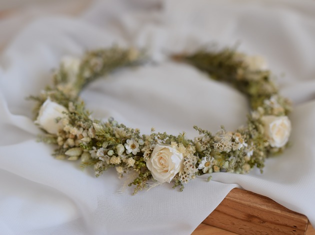 wianki komunijne Romantyczny wianek z suszonych i stabilizowanych kwiatów