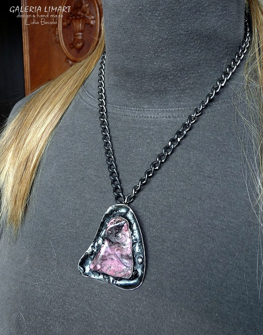 wisiory Unikalny wisior z surowym rodonitem. Oryginalny prezent handmade