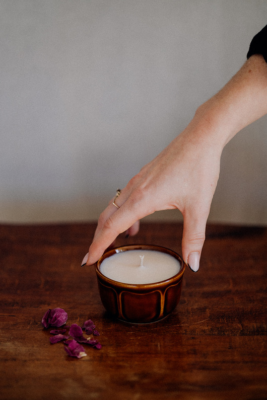 świece zapachowe Relaksacyjna świeca sojowa Vetiver Glow 140 ML