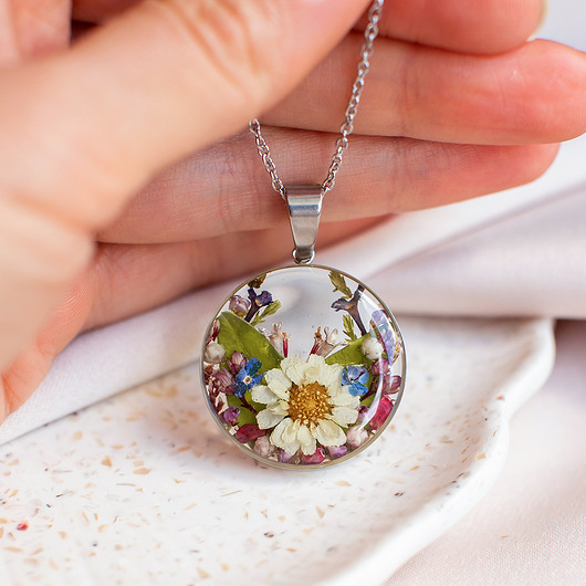 wisiory Wisiorek z kompozycją kwiatową