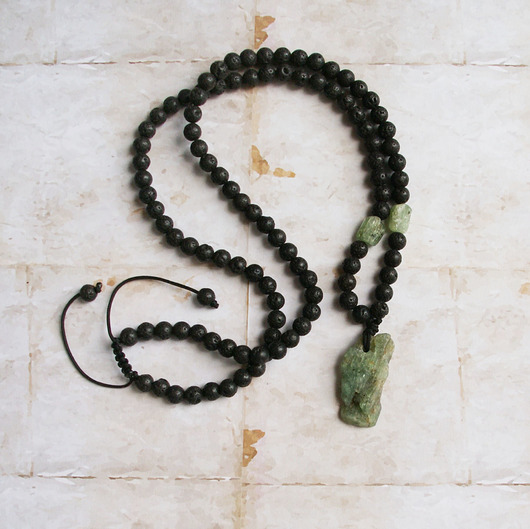 biżuteria męska UNIKAT: kyanit zielony, lawa - naszyjnik męski / unisex