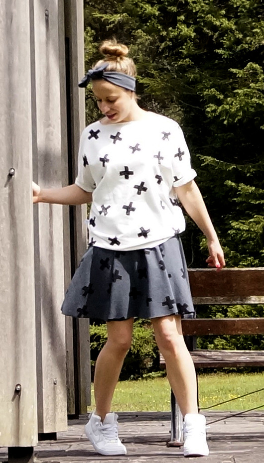 Bluza Oversizowa Krzyże Krem Kobieta famstyle