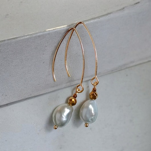 kolczyki pozłacane Srebrne perły - kolczyki na długich biglach