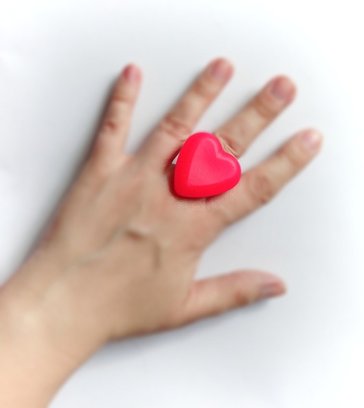 pierścionek z żywicy Pierścień z żywicy : NEON RED : matowe serce