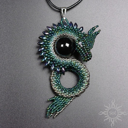 wisiory Vrariel, wisior ze smokiem, beading