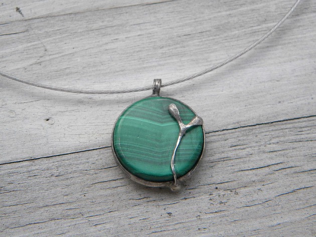 naszyjniki - inne Malachit  z gałązką - naszyjnik