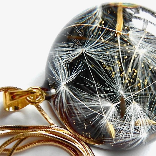 Naszyjnk z żywicy i nasion dmuchawca Grol Jewellery
