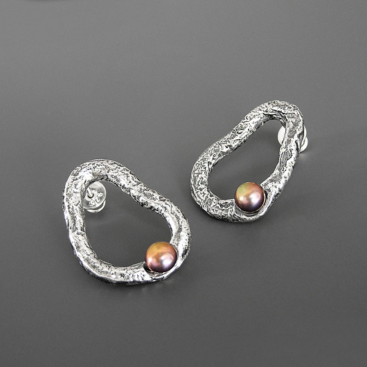 kolczyki srebrne Asymetryczne kolczyki srebrne z perłą