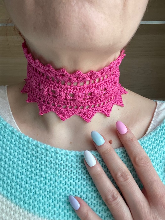 chokery Barbie pink fuksjowy koronkowy choker
