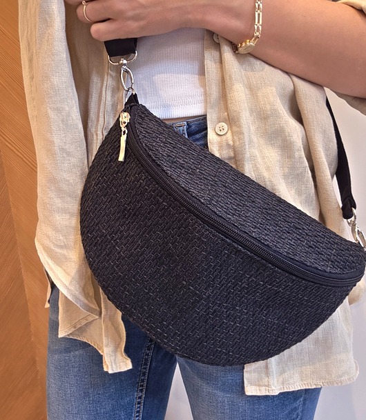 saszetka nerka Czarna nerka pleciony materiał boho na ramię pojemna