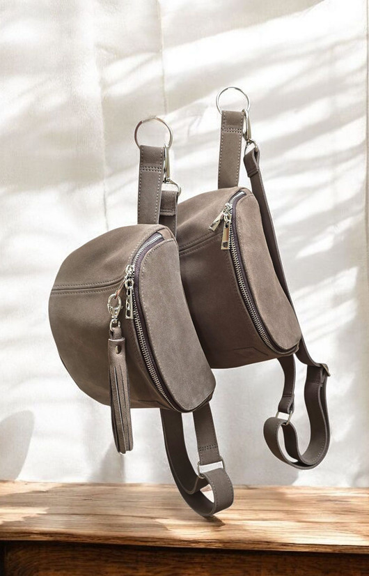 saszetka nerka Duża nerka saszetka taupe. Skóra zamszowa z frędzlami