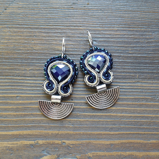 Małe etniczne kolczyki soutache Mró Soutache