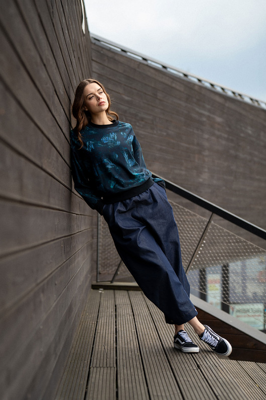 spodnie materiałowe damskie Kayaa - Denimowe  spodnie z regulowaną nogawką