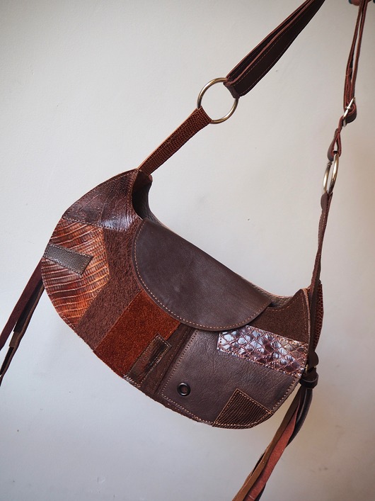 torby na ramię Skórzana brązowa torebka rogalik z recyklingu patchwork