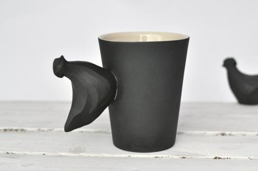 Kubek z czarną kurką coco ceramics