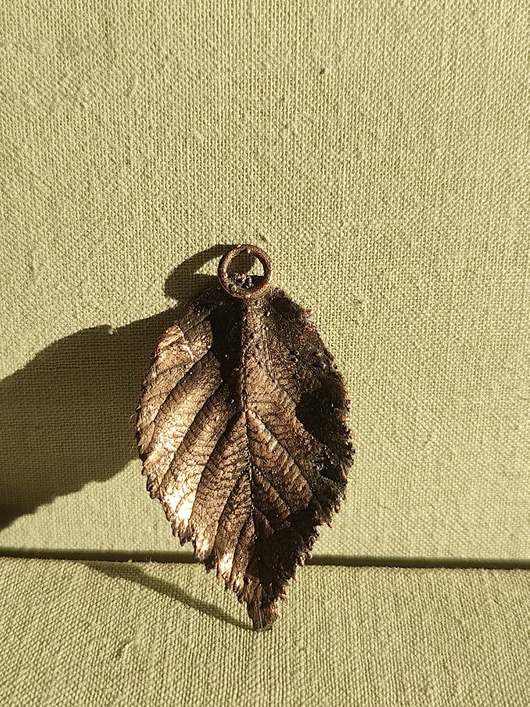 wisiory Liść jeżyny w miedzi