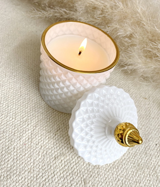 świeczniki i świece Lily of The Valley- 200 g naturalna świeca sojowa (dostępne inne zapachy)