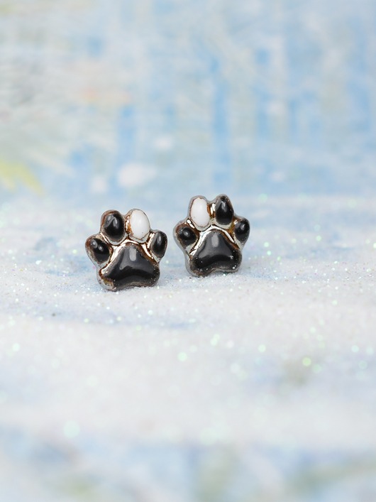 kolczyki ceramiczne Łapki, łapeczki- mini  kolczyki z łapką