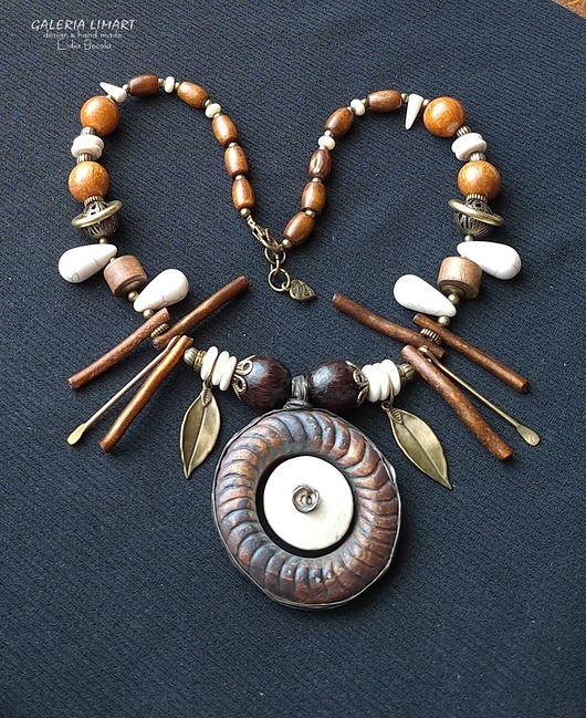 wisiory Wisiorek w kolorach ziemi w stylu boho z ręcznie wypalanej ceramiki handmade