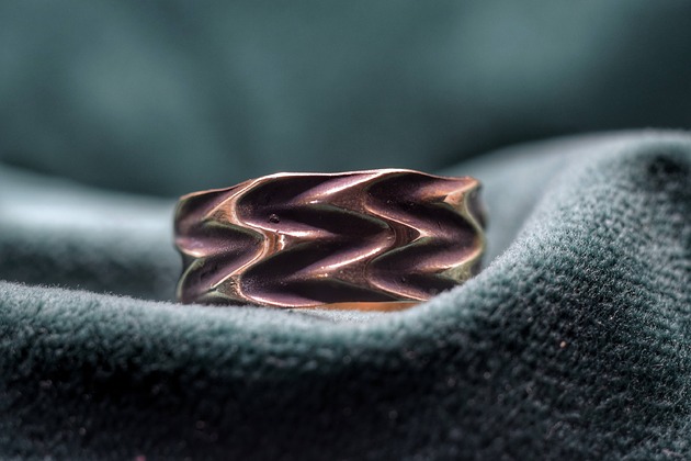 pierścionki - różne Dzeta - Pierścień z linii geometrycznej z brązu w wersji z patyną