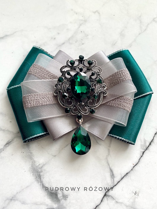 broszki Brosza z niesamowitym szmaragdowym zielonym kryształem  NEW