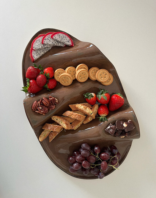 deski do krojenia i tace Taca na przekąski WAVY no. 4 ciemna czekolada