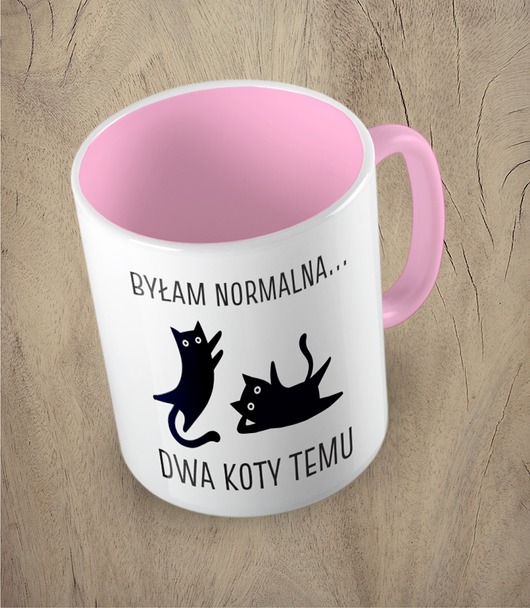 kubki Kolorowy kubek z hasłem BYŁAM NORMALNA 2 KOTY TEMU - mix kolorów
