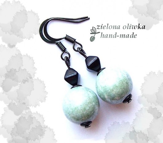 Blacko zielona oliwka