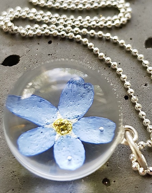 naszyjnik z niezapominajką Grol Jewellery