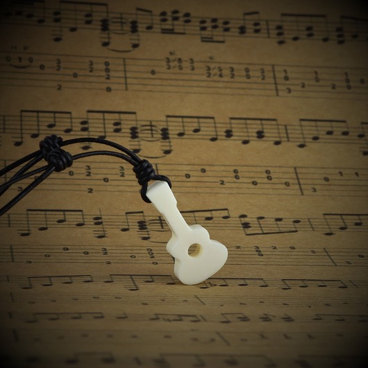 biżuteria męska Regulowany naszyjnik z gitarą, zawieszka muzyczna dla gitarzysty