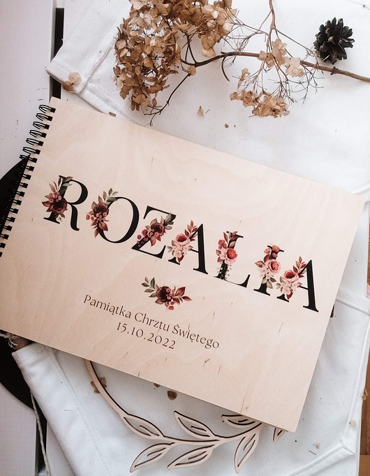 kartki, zaproszenia na chrzest OZDOBNE LITERY personalizowany album prezent na chrzest Komunie roczek