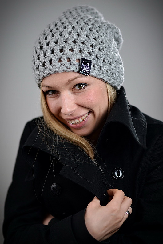 czapki damskie Czapka Mono 04 - JASNA SZARA
