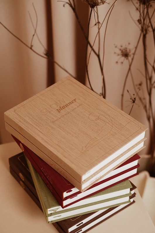 kalendarze i plannery SLOW PLANNER 2026  układ dzienny  Miodowy Beż