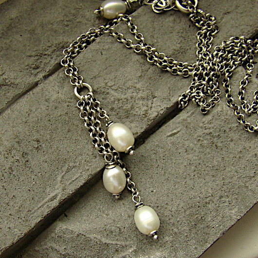 wisiory Perły na łańcuszku -  naszyjnik