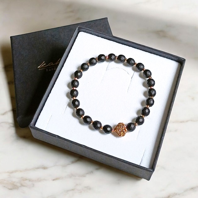 bransoletki z kamieni naturalnych Serce kanciaste : złota lawa, fasetowany onyks mat, hematyt