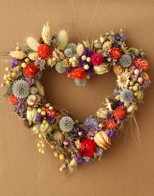 wianki Serduszko kwiatowe na drzwi lub ścianę