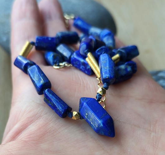 Naszyjnik lapis lazuli z grotem Studio Gazela