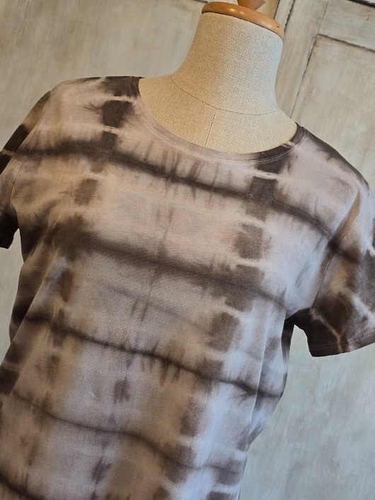 t-shirt damskie T-shirt shibori farbowany roślinami Square