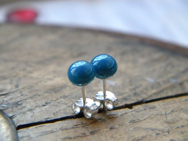 kolczyki wire wrapping Mleczny granat  kropki - sztyfty