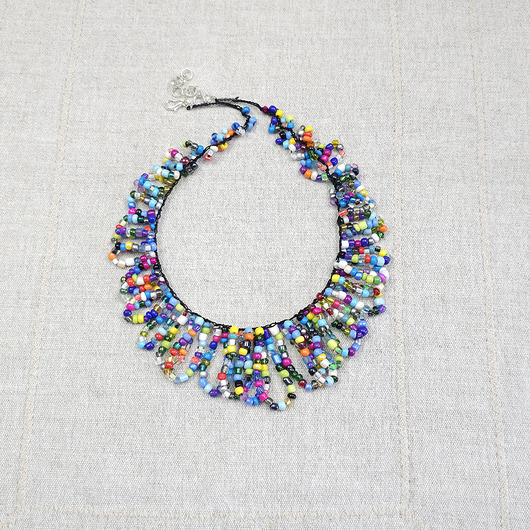 kolie 6973 Minimalistyczny choker ze szklanych koralików