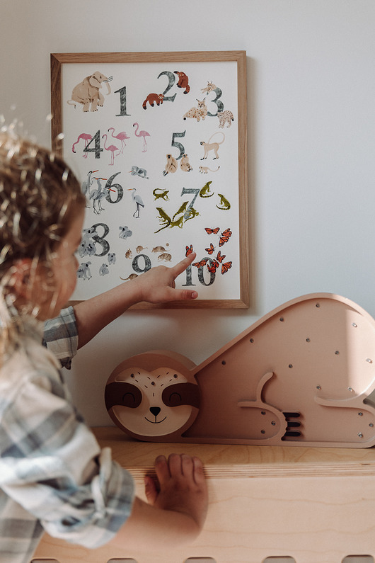 obrazy i plakaty do pokoju dziecięcego Plakat do pokoju dziecka z liczbami 1-10 Hi Little