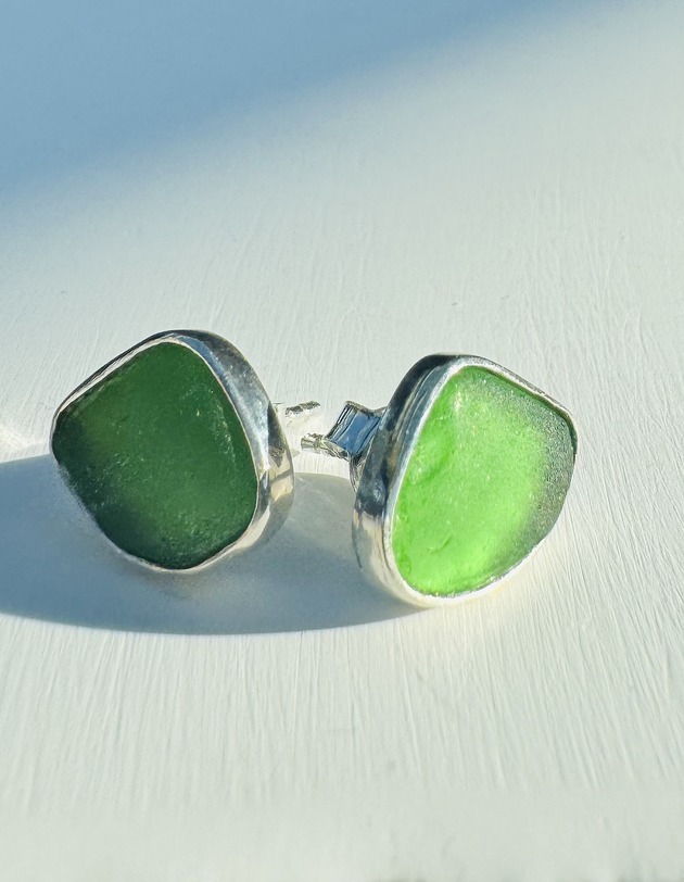 kolczyki srebrne Kolczyki sztyfty srebrne ze szkłem morskim