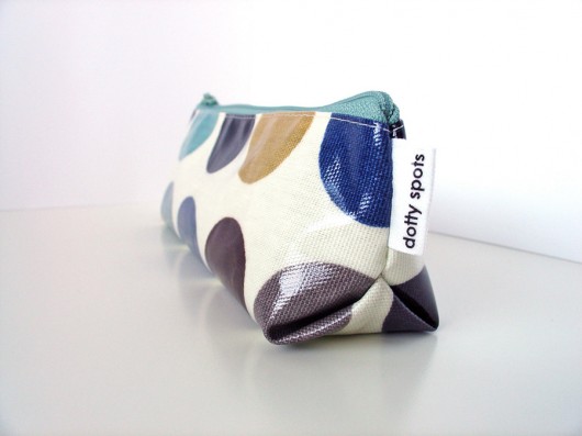 trójkątny piórnik na kredki / etui na pędzle dotty spots