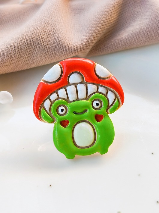 przypinki Pin żaba z kapeluszem muchomorem, przypinka z wizerunkiem żaby, boho